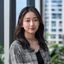 买家李晓云头像，年轻女性，休闲装扮，背景为公寓阳台
